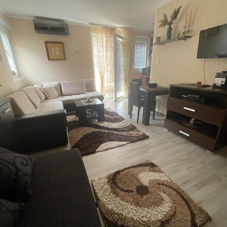 Studio Apartment For Rent In Будва Экстерьер фото
